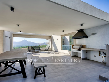 Departamento con vista despejada en San Carlos de Apoquindo