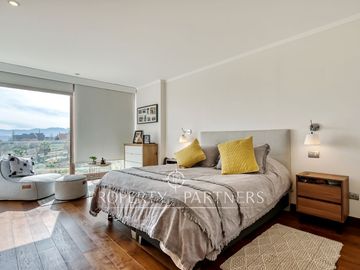 Departamento con vista despejada en San Carlos de Apoquindo