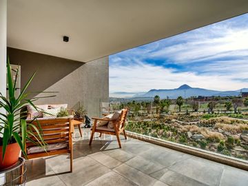 Departamento con vista despejada en San Carlos de Apoquindo