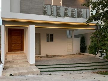 CASA DE TRES RECAMARAS EN VENTA EN MONTERRA, SAN LUIS POTOSI, S.L.P.