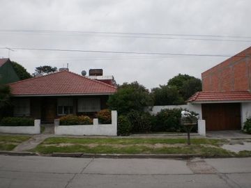 CHALET SOBRE 2 LOTES FARO PUNTA MOGOTES