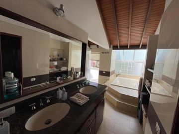 Venta de Casa en Bucaramanga - Lagos del Cacique. Cod V6236