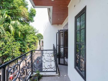 Rumah 2 Lt 15 Menit ke RS Sentra Medika Cisalak Hadap Selatan J-54661
