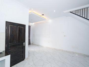 Rumah 2 Lt 15 Menit ke RS Sentra Medika Cisalak Hadap Selatan J-54661