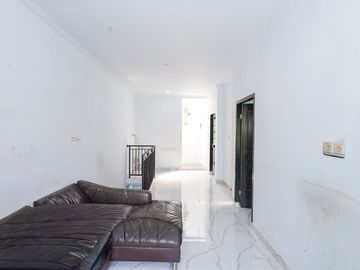 Rumah 2 Lt 15 Menit ke RS Sentra Medika Cisalak Hadap Selatan J-54661