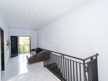 Rumah 2 Lt 15 Menit ke RS Sentra Medika Cisalak Hadap Selatan J-54661