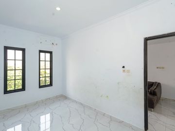 Rumah 2 Lt 15 Menit ke RS Sentra Medika Cisalak Hadap Selatan J-54661