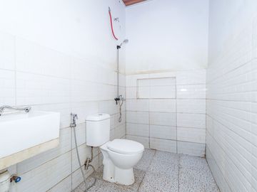 Rumah 2 Lt 15 Menit ke RS Sentra Medika Cisalak Hadap Selatan J-54661