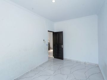 Rumah 2 Lt 15 Menit ke RS Sentra Medika Cisalak Hadap Selatan J-54661