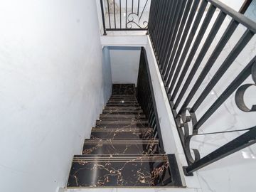 Rumah 2 Lt 15 Menit ke RS Sentra Medika Cisalak Hadap Selatan J-54661