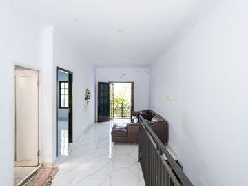 Rumah 2 Lt 15 Menit ke RS Sentra Medika Cisalak Hadap Selatan J-54661