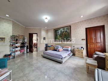 Rumah Ternyaman,  2 Lantai, Luas 825 M,  Dekat Lebak Bulus