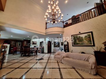 Rumah Ternyaman,  2 Lantai, Luas 825 M,  Dekat Lebak Bulus