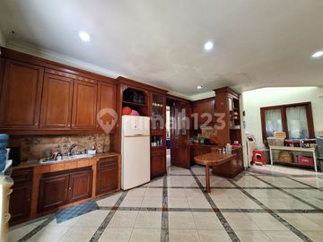 Rumah Ternyaman,  2 Lantai, Luas 825 M,  Dekat Lebak Bulus