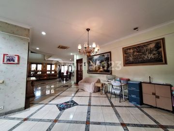 Rumah Ternyaman,  2 Lantai, Luas 825 M,  Dekat Lebak Bulus