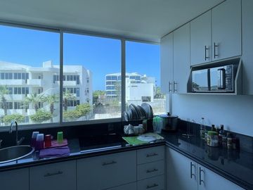Punta Centinela: Amplio departamento con 3 dormitorios, membresía del club, en venta.