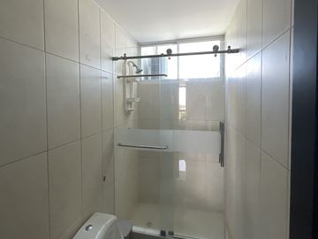 Punta Centinela: Amplio departamento con 3 dormitorios, membresía del club, en venta.