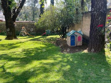 Venta casa jardín con bosque - V270
