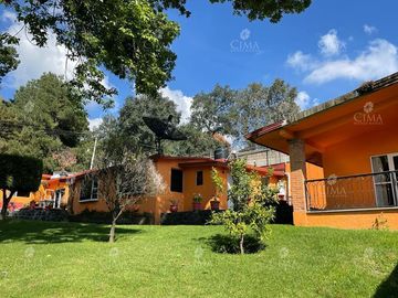 Venta casa jardín con bosque - V270