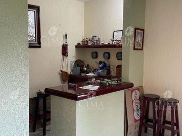 Venta casa jardín con bosque - V270