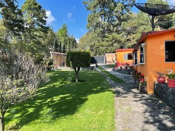 Venta casa jardín con bosque - V270