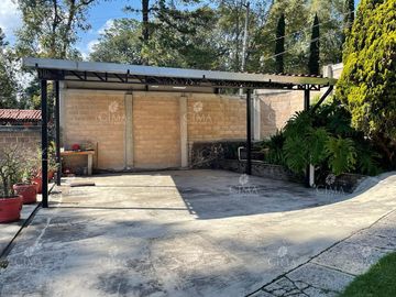 Venta casa jardín con bosque - V270