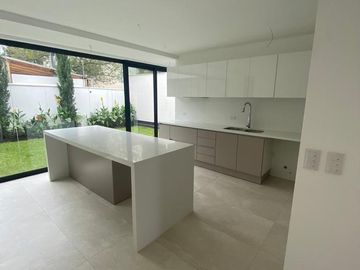 Venta casa nueva Tumbaco