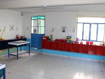EDIFICIO EN VENTA EN QUERETARO. IDEAL PARA GUARDERIA Y PREESCOLAR