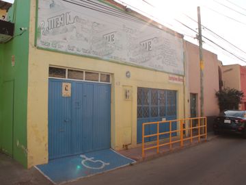 EDIFICIO EN VENTA EN QUERETARO. IDEAL PARA GUARDERIA Y PREESCOLAR
