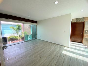 Casa Venta Residencial status en Metepec, zona Ave La Asunción cerca de Portofino