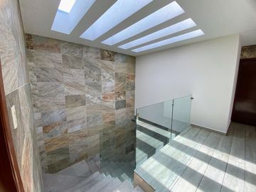 Casa Venta Residencial status en Metepec, zona Ave La Asunción cerca de Portofino