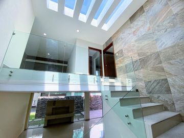 Casa Venta Residencial status en Metepec, zona Ave La Asunción cerca de Portofino