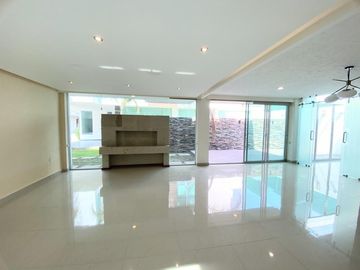 Casa Venta Residencial status en Metepec, zona Ave La Asunción cerca de Portofino