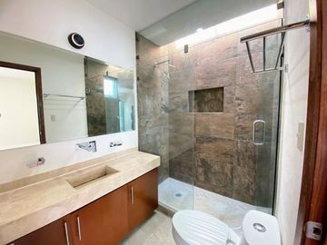 Casa Venta Residencial status en Metepec, zona Ave La Asunción cerca de Portofino