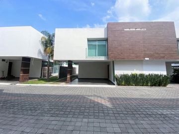 Casa Venta Residencial status en Metepec, zona Ave La Asunción cerca de Portofino