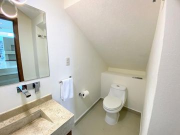 Casa Venta Residencial status en Metepec, zona Ave La Asunción cerca de Portofino