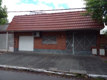 Venta O Permuta!!hermosa Prop.3 Amb. Con Garadge Y Quincho