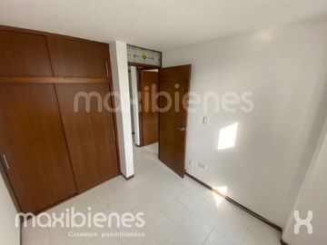 apartamento en arriendo en la loma del indio. Cod A72353