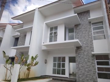 Rumah Siap Huni 2LT Terfavorit di Mainroad Cisaranten Arcamanik Kota Bandung