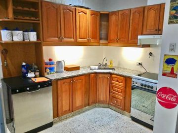 SE VENDE CHALET CON JARDIN, EXCELENTE UBICACION ZONA COLEGIO DON BOSCO, RAMOS MEJIA. SUSANA QUINELLI 156 583 7048