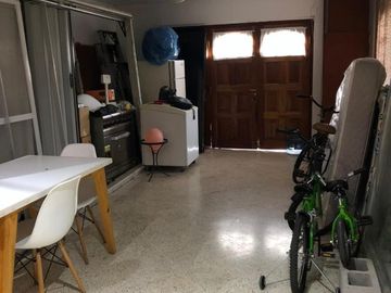 SE VENDE CHALET CON JARDIN, EXCELENTE UBICACION ZONA COLEGIO DON BOSCO, RAMOS MEJIA. SUSANA QUINELLI 156 583 7048
