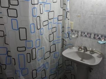 SE VENDE CHALET CON JARDIN, EXCELENTE UBICACION ZONA COLEGIO DON BOSCO, RAMOS MEJIA. SUSANA QUINELLI 156 583 7048