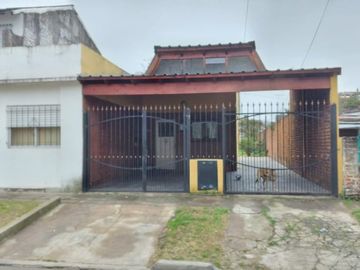 Casa para 2 Familias en venta en Isidro Casanova