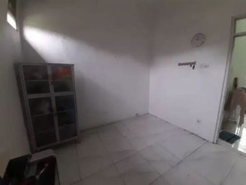 Rumah 1,5 Lt di Jambangan siap huni, ROW 2 mobil harga nego lokasi dekat polsek jambangan dan jawa pos karah