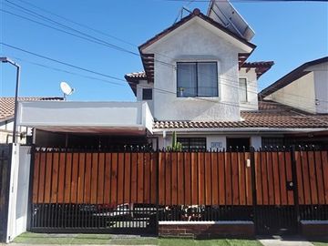 HERMOSA Y AMPLIA CASA METRO PROTECTORA DE LA INFANCIA
