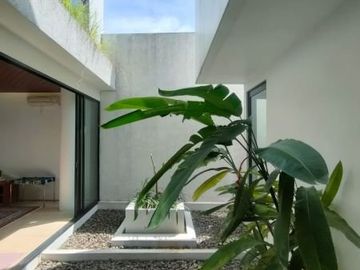 RUMAH CANTIK DESAIN MENARIK DENGAN KOLAM RENANG DI CILANDAK JAKARTA SELATAN
