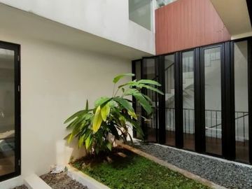 RUMAH CANTIK DESAIN MENARIK DENGAN KOLAM RENANG DI CILANDAK JAKARTA SELATAN