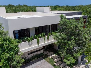 Casa con alberca privada, Jardin y cocina equipada, residencial de lujo con amen