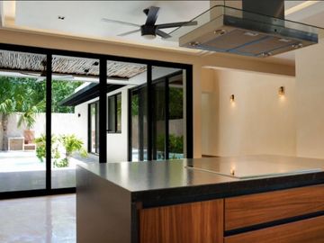 Casa con alberca privada, Jardin y cocina equipada, residencial de lujo con amen