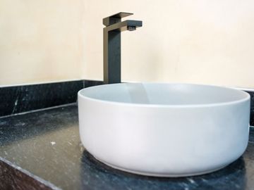 Casa con alberca privada, Jardin y cocina equipada, residencial de lujo con amen